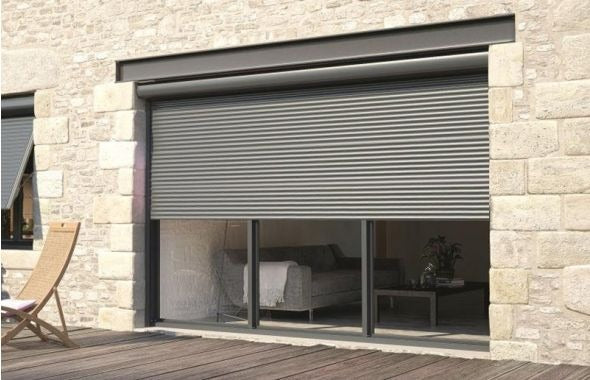 Pourquoi motoriser ses volets roulants ? Avantages, confort et sécurité - Tout En Portail